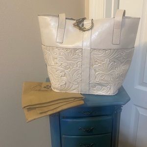 Patricia Nash beige/off white purse. NWOT. Never been used